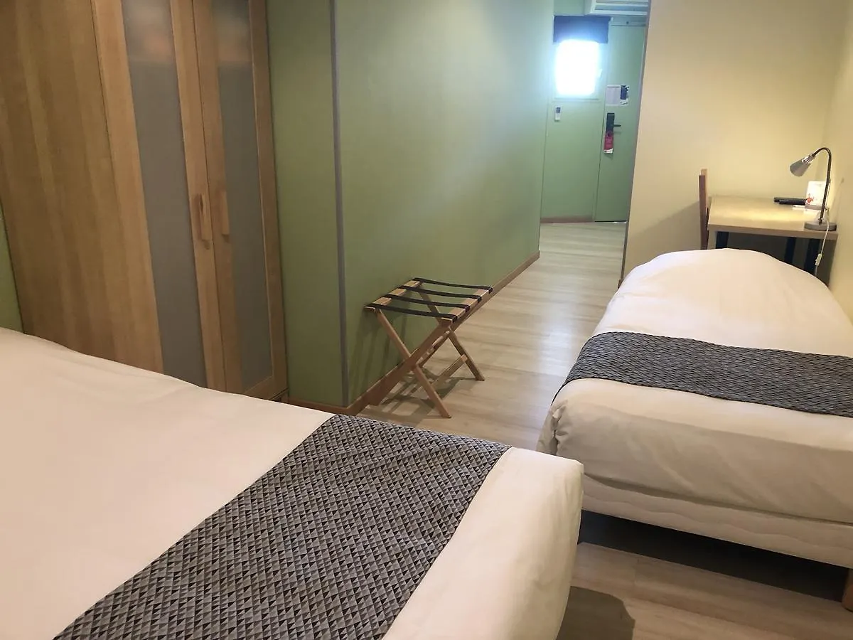In Jungle Hotel Chassagny